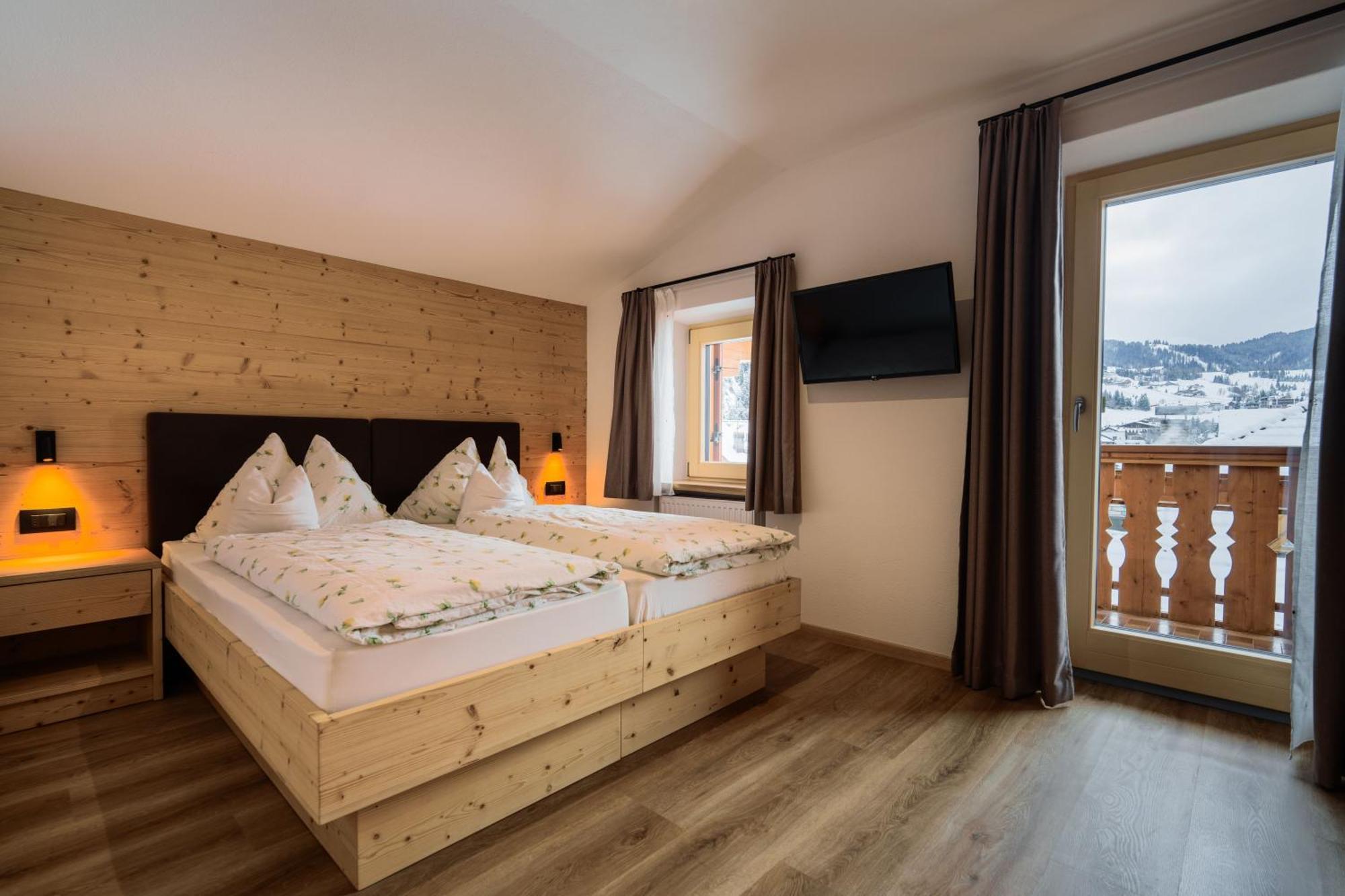 Garni Edera Hotell Corvara Exteriör bild